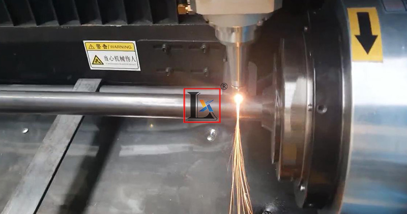 Yatak ve döşeme bağlantı parçaları imalatı için Türkiye müşteri fabrikasında tam otomatik yuvarlak boru lazer kesim makinesi