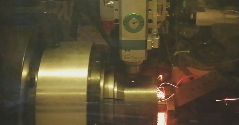 Lazer boru kesme makinesinde sıçrama azaltılmış sistem